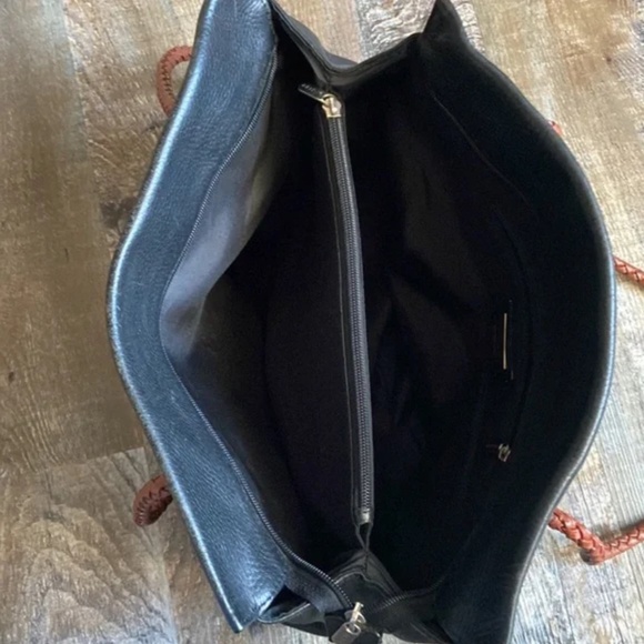 Danier Genuine Leather Shoulder Bag Purse - Picture 3 of 9